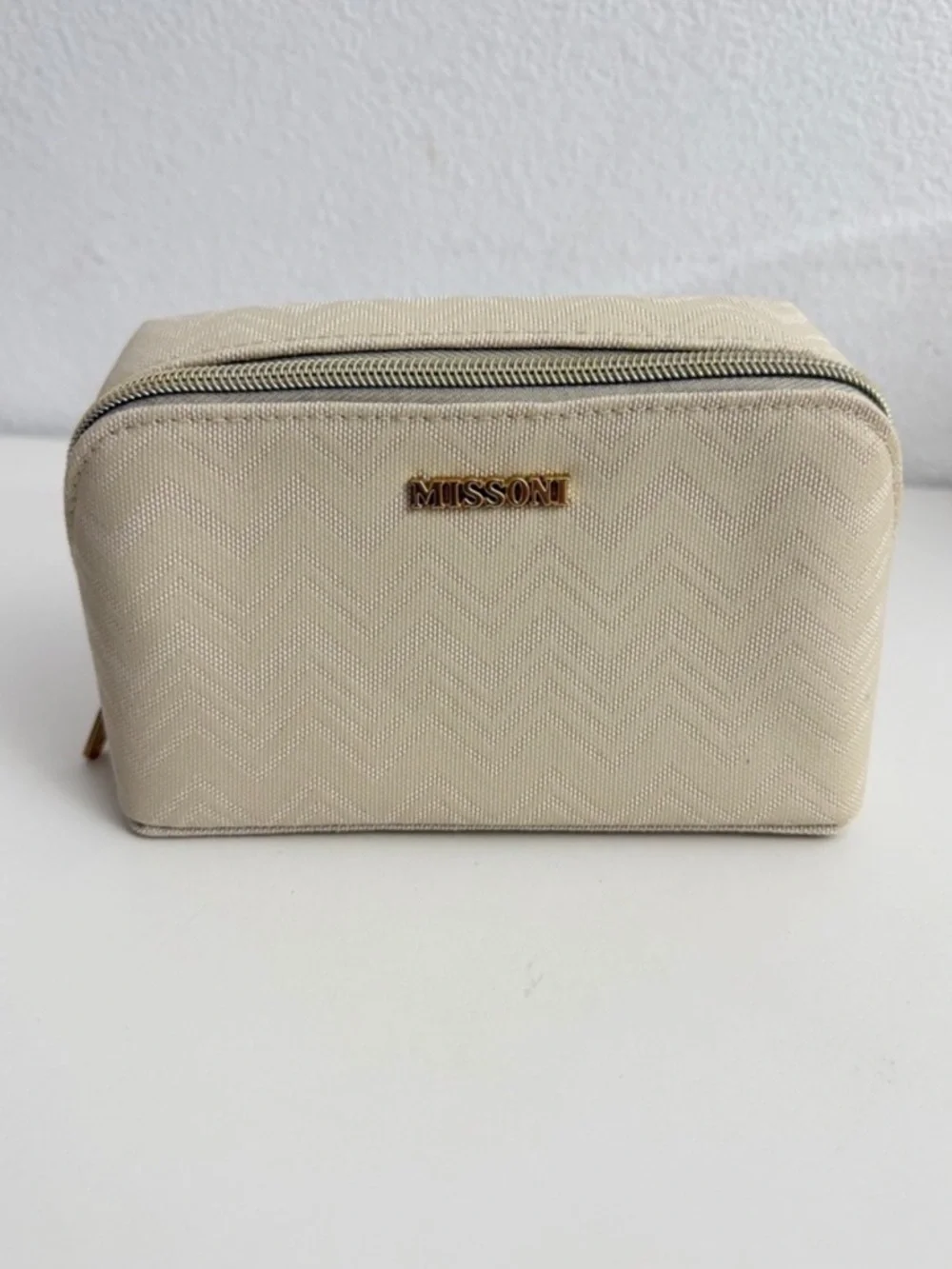 Missoni  for delta Cream Chevron gold Logo Cosmetic Case vacation